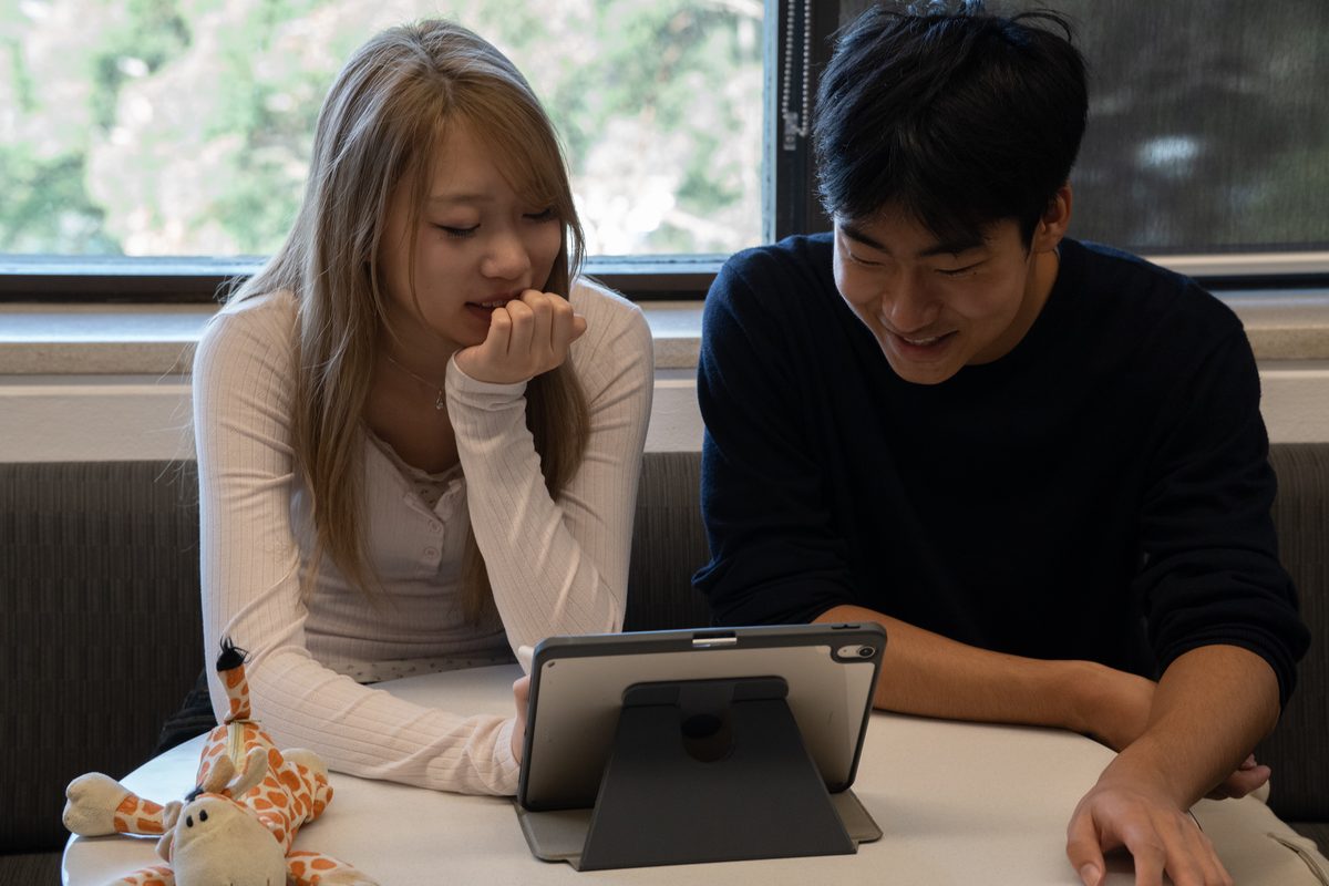 Students discussing an idea together